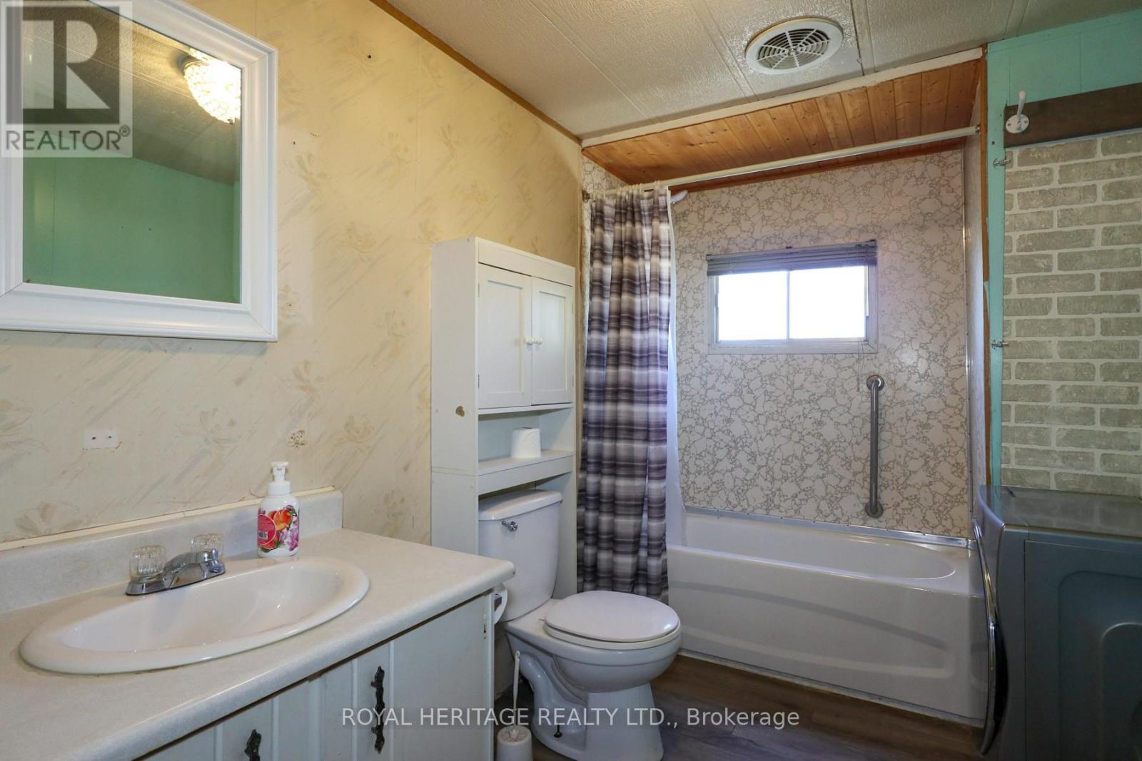161 Devitt's Road, Kawartha Lakes, Ontario  K0M 1A0 - Photo 10 - X12358914