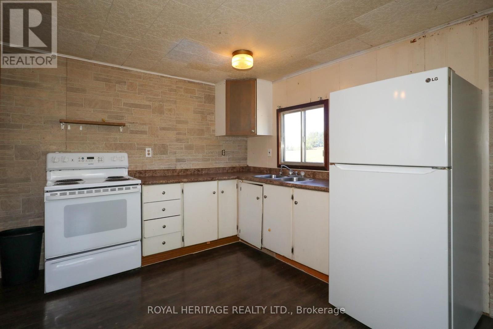161 Devitt's Road, Kawartha Lakes, Ontario  K0M 1A0 - Photo 5 - X12358914