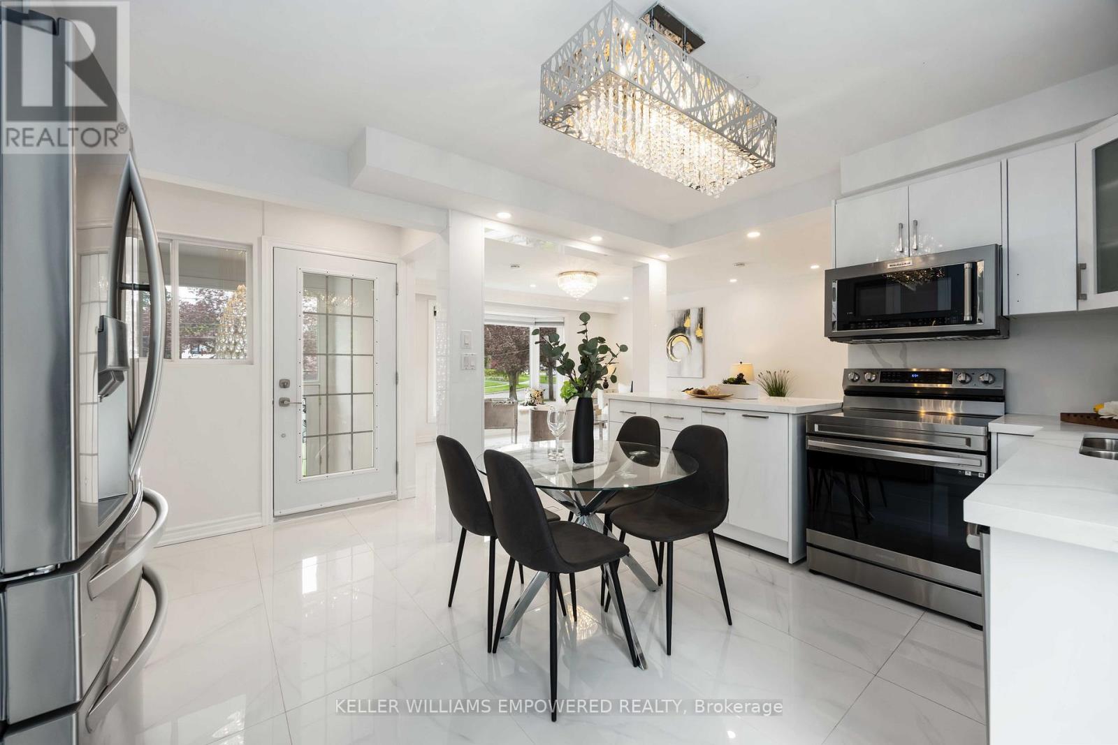 112 Kingslake Road, Toronto, Ontario  M2J 3E8 - Photo 14 - C12358953