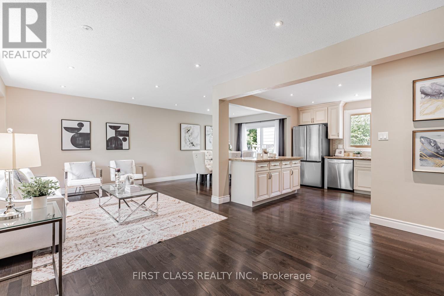 Property at 97 BRIDLEWOOD BOULEVARD image 4