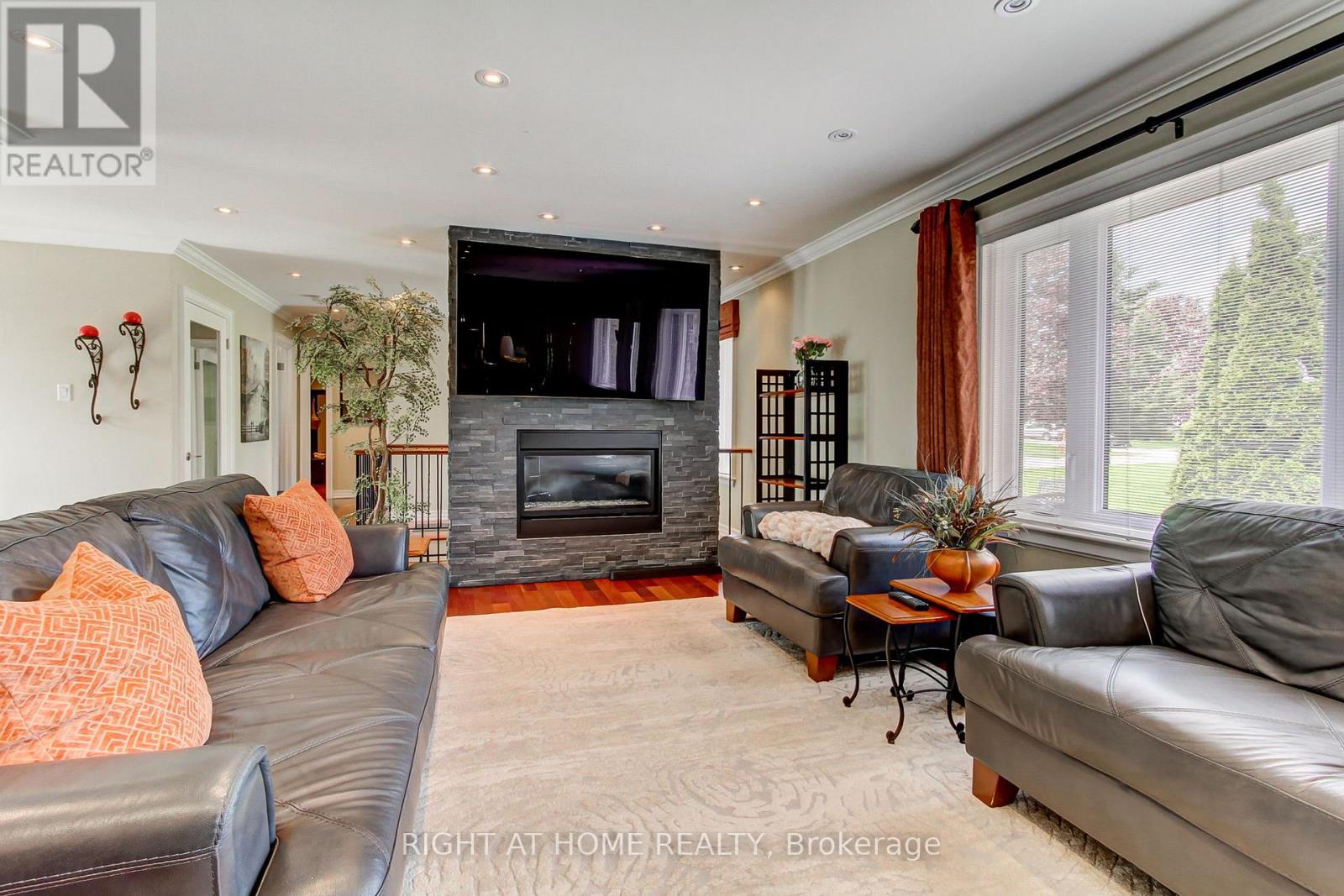 2706 Shering Crescent, Innisfil, Ontario  L9S 1H1 - Photo 7 - N12358943
