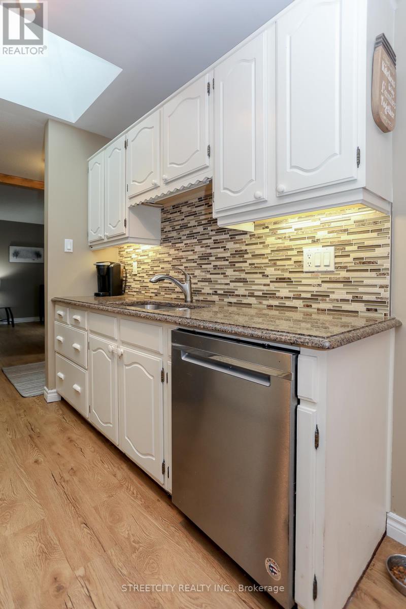 9 Cottonwood Crescent Sw, London North, Ontario  N6G 2Y7 - Photo 20 - X12330033