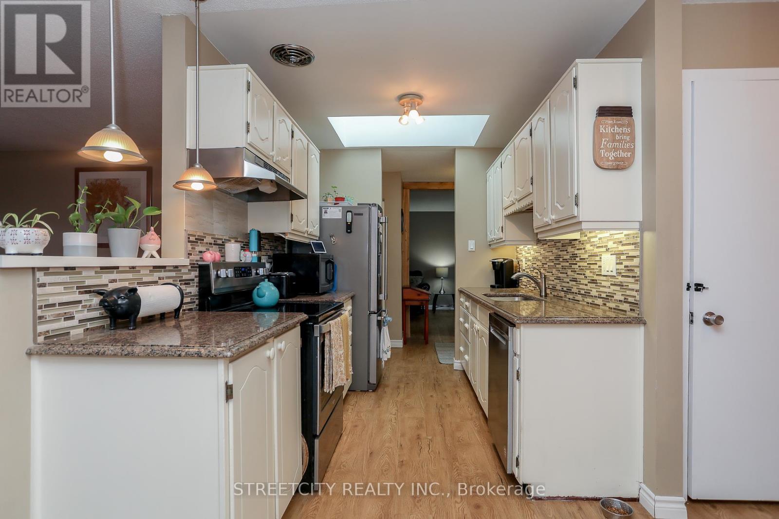 9 Cottonwood Crescent Sw, London North, Ontario  N6G 2Y7 - Photo 18 - X12330033