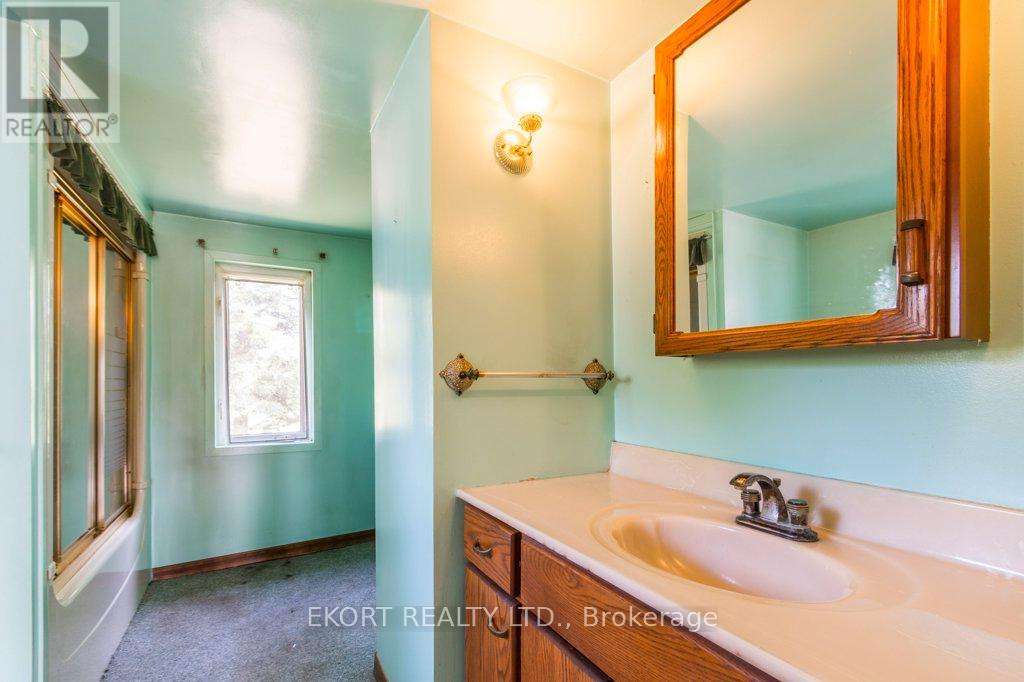 1172 Salem Road, Prince Edward County, Ontario  K0K 1T0 - Photo 15 - X12359135
