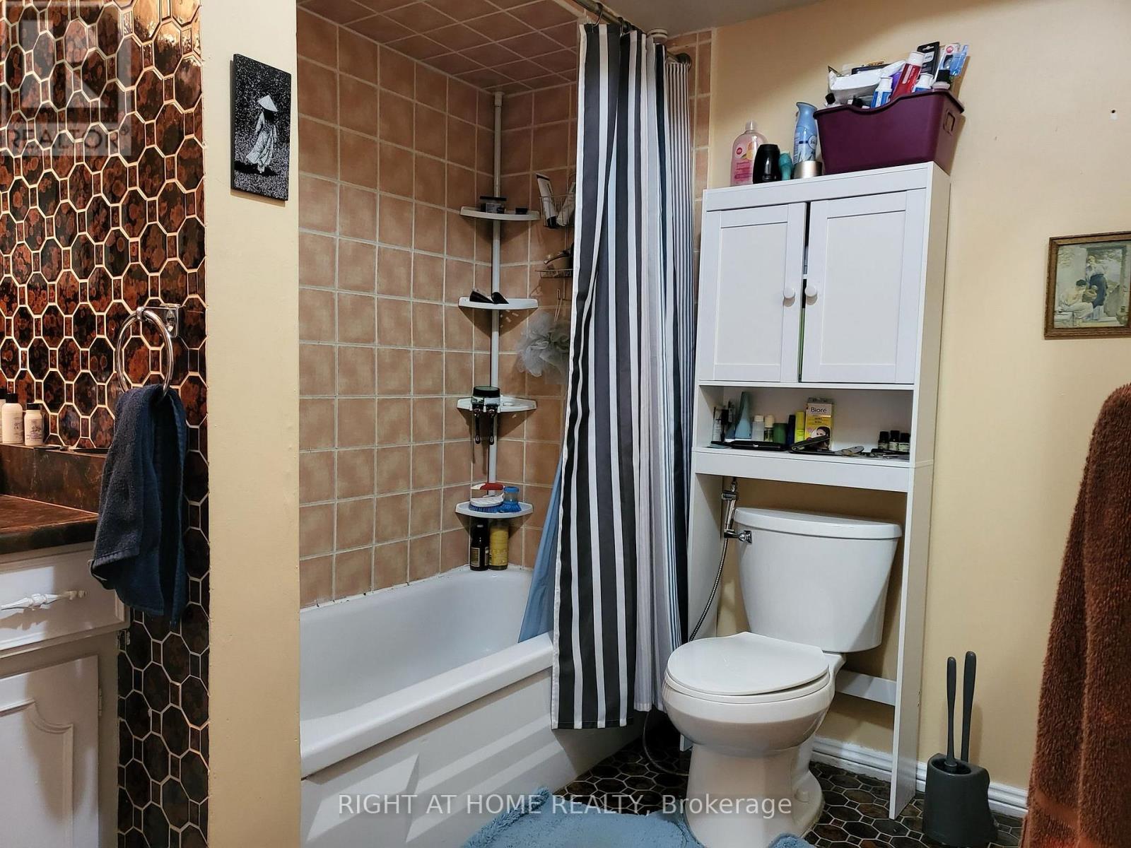 #1 - 2123 Lawrence Avenue W, Toronto, Ontario  M9M 1H7 - Photo 11 - W12358990