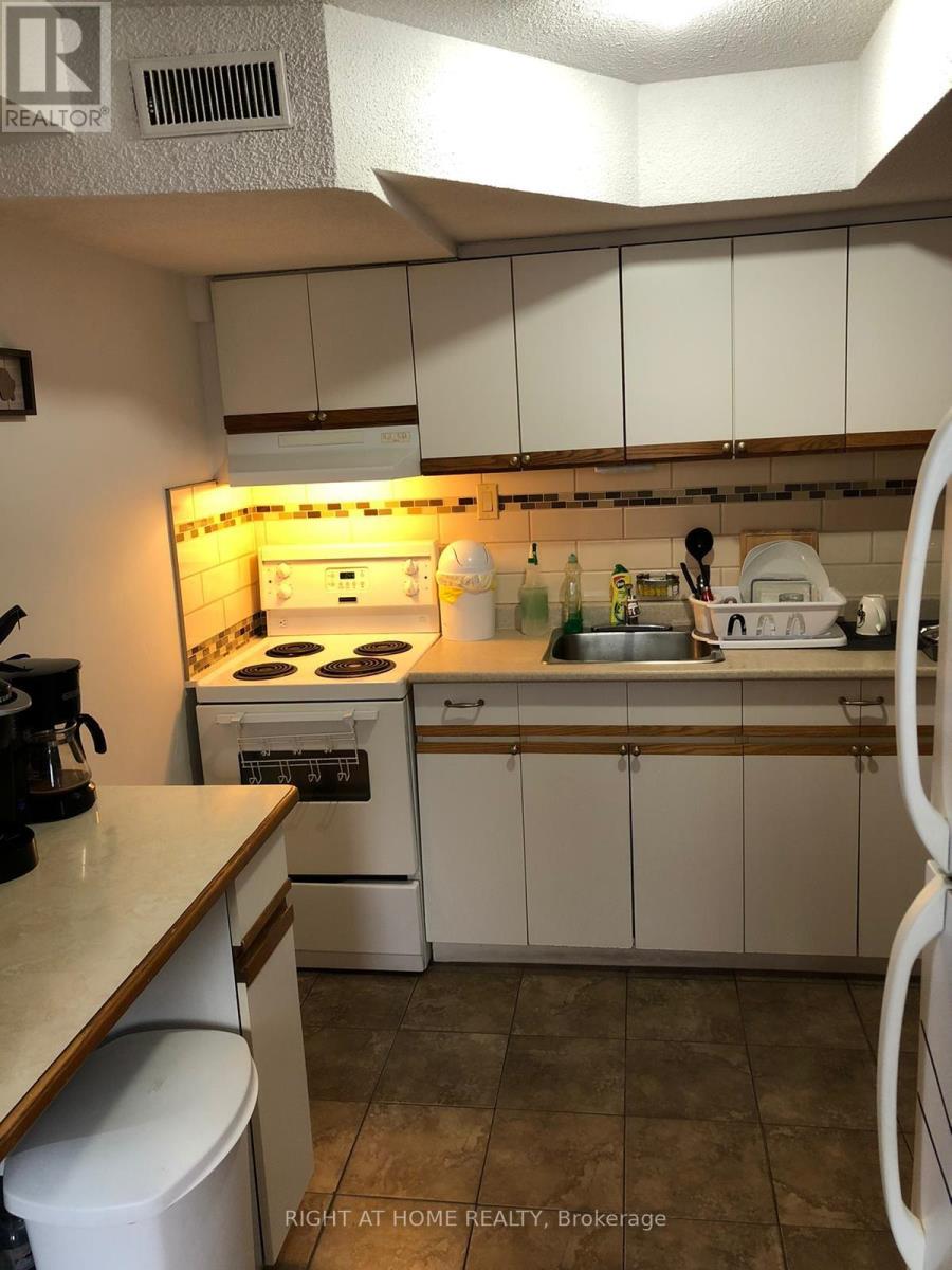 #1 - 2123 Lawrence Avenue W, Toronto, Ontario  M9M 1H7 - Photo 13 - W12358990