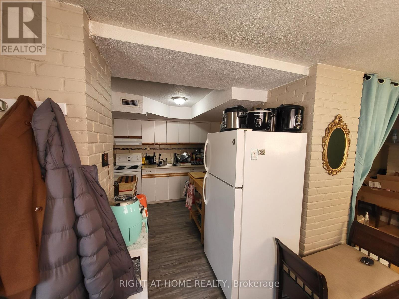 #1 - 2123 Lawrence Avenue W, Toronto, Ontario  M9M 1H7 - Photo 14 - W12358990