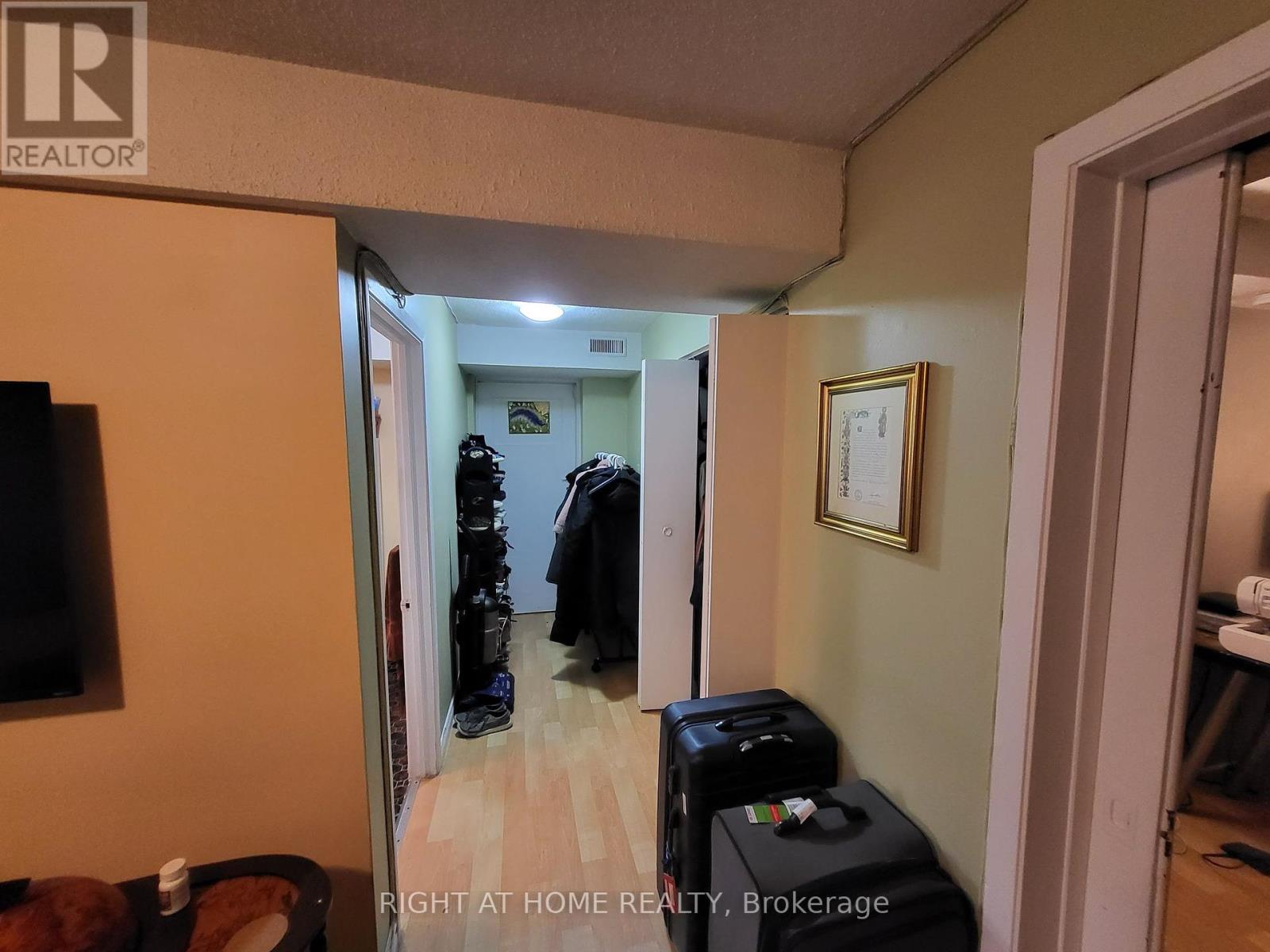 #1 - 2123 Lawrence Avenue W, Toronto, Ontario  M9M 1H7 - Photo 16 - W12358990