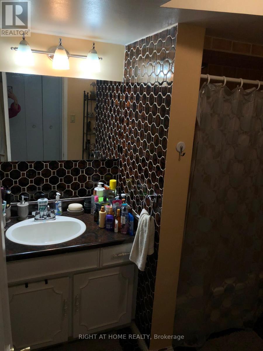 #1 - 2123 Lawrence Avenue W, Toronto, Ontario  M9M 1H7 - Photo 19 - W12358990