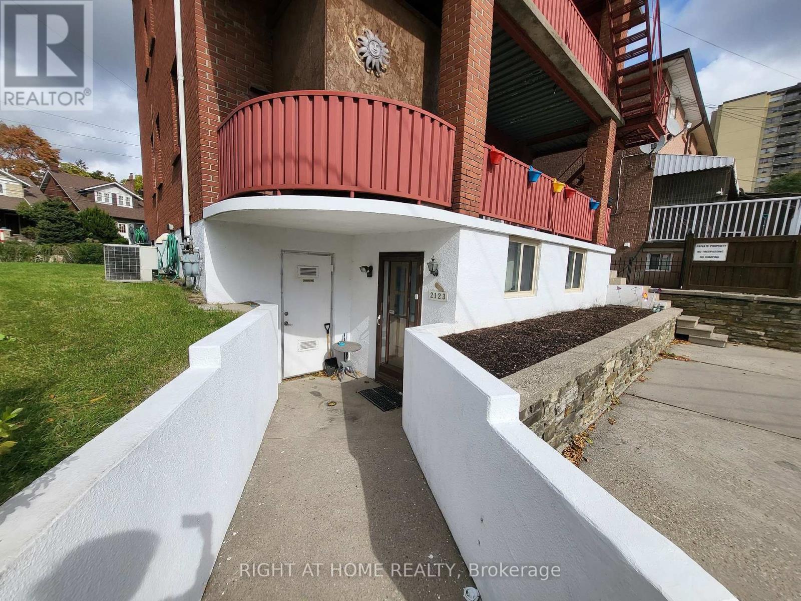 #1 - 2123 Lawrence Avenue W, Toronto, Ontario  M9M 1H7 - Photo 3 - W12358990