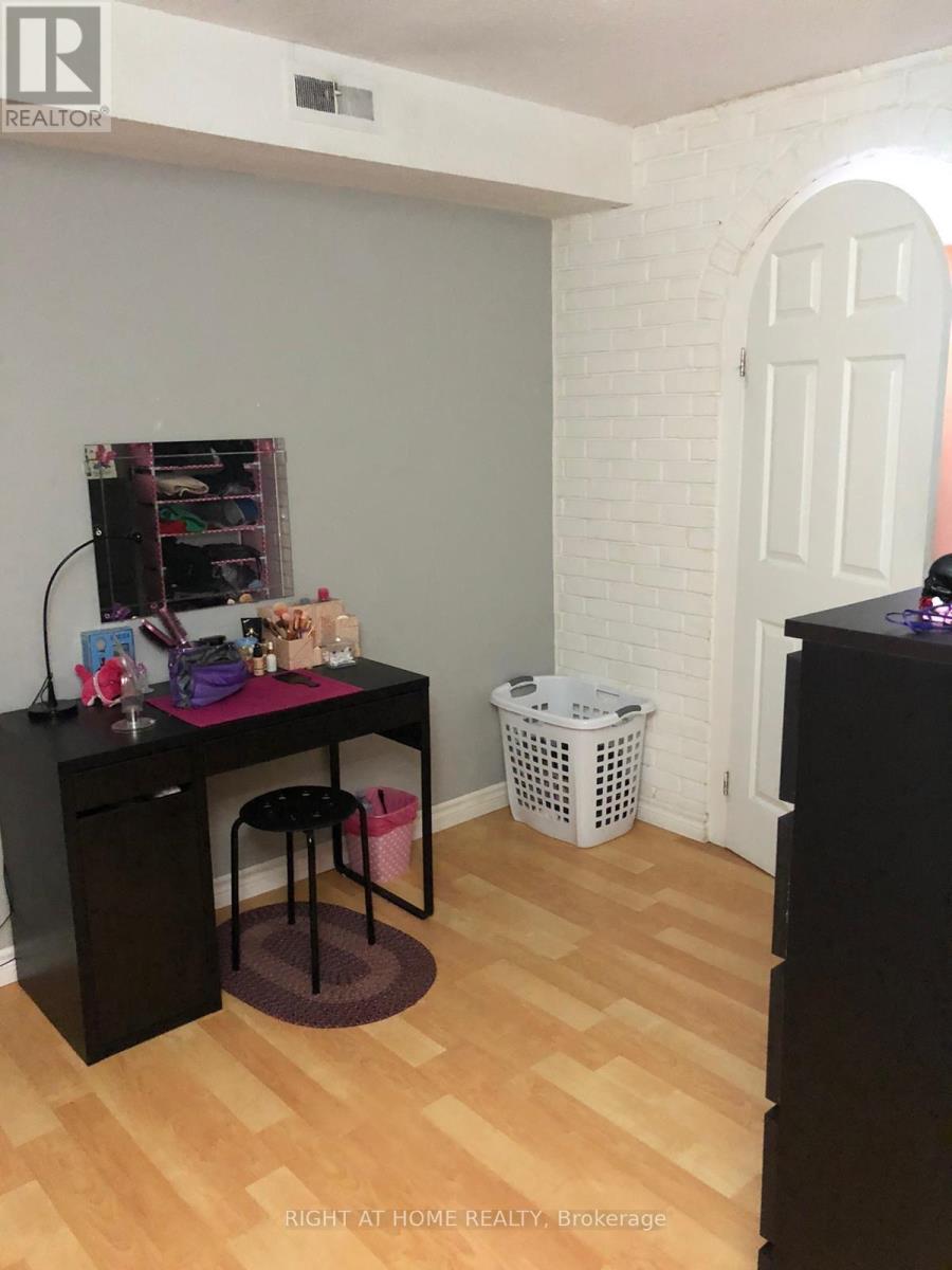 #1 - 2123 Lawrence Avenue W, Toronto, Ontario  M9M 1H7 - Photo 9 - W12358990