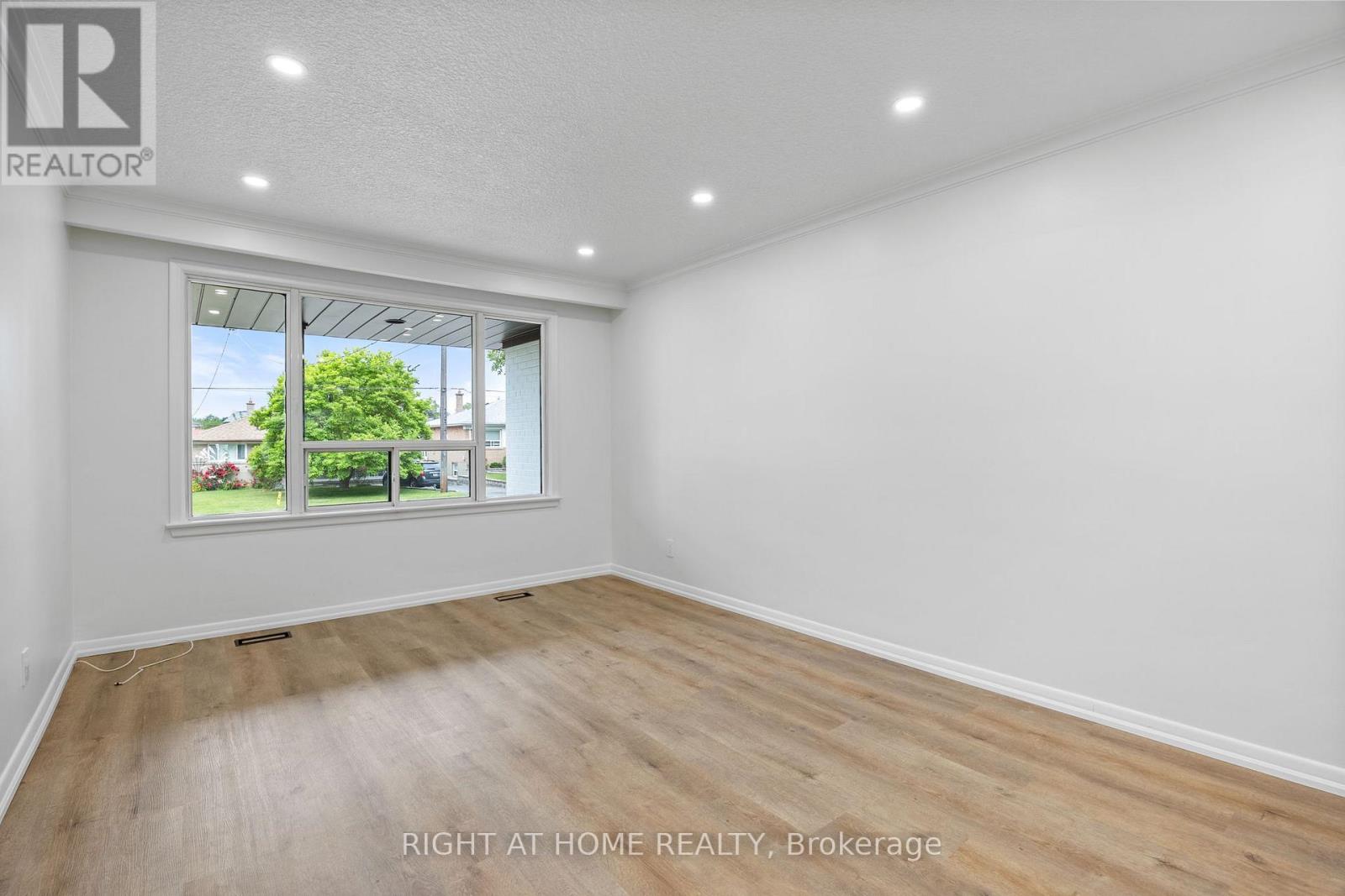 Property at 53 LAWNSIDE DRIVE image 4