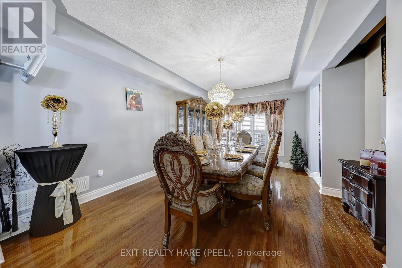 23 Fontainebleu Road, Brampton, Ontario  L6P 1Z1 - Photo 13 - W12359054