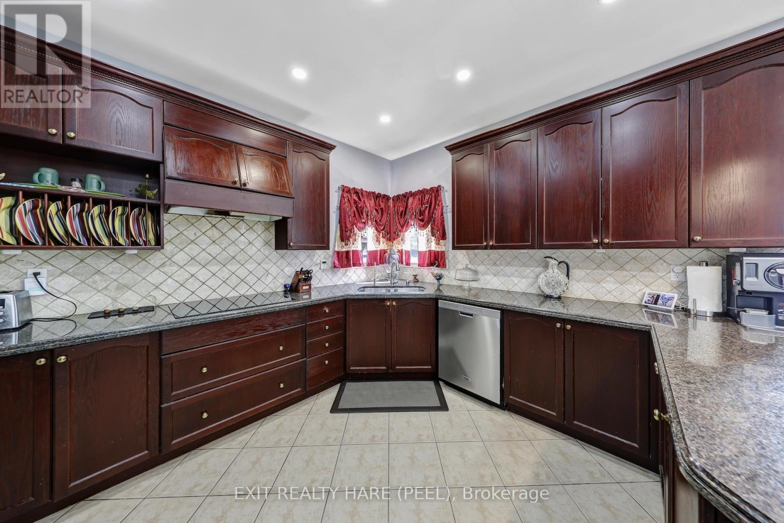 23 Fontainebleu Road, Brampton, Ontario  L6P 1Z1 - Photo 16 - W12359054