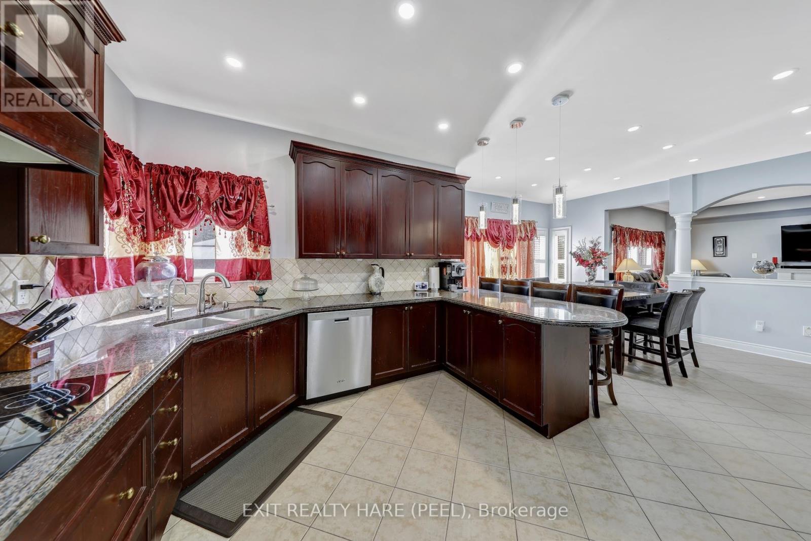 23 Fontainebleu Road, Brampton, Ontario  L6P 1Z1 - Photo 17 - W12359054
