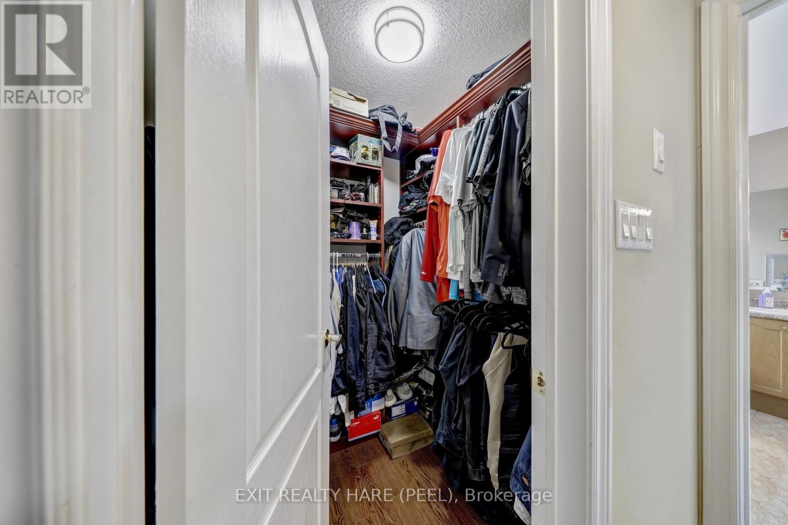 23 Fontainebleu Road, Brampton, Ontario  L6P 1Z1 - Photo 34 - W12359054