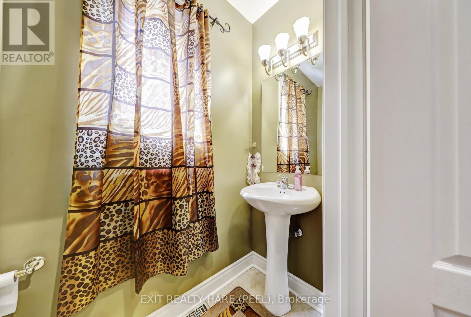 23 Fontainebleu Road, Brampton, Ontario  L6P 1Z1 - Photo 39 - W12359054