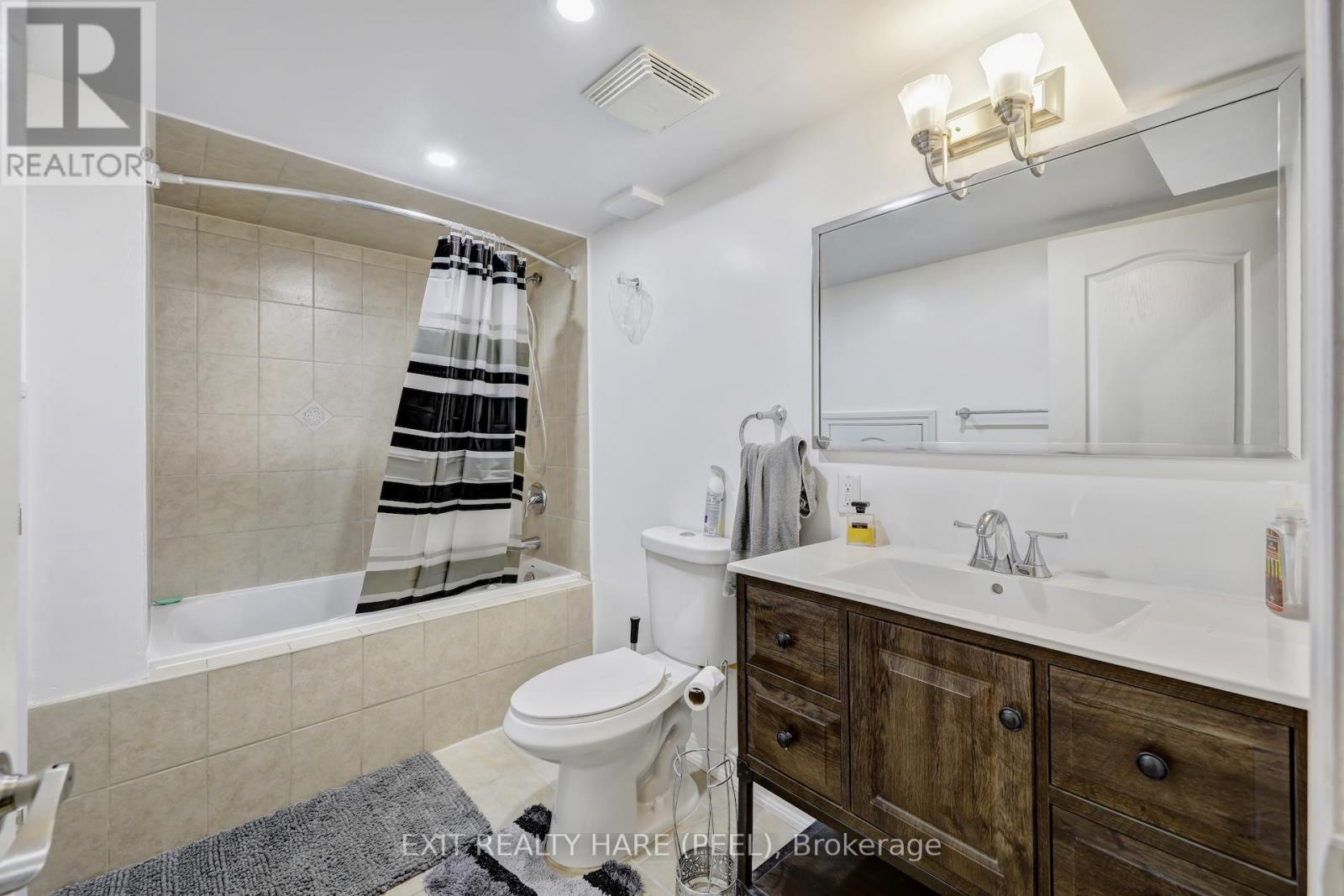23 Fontainebleu Road, Brampton, Ontario  L6P 1Z1 - Photo 42 - W12359054