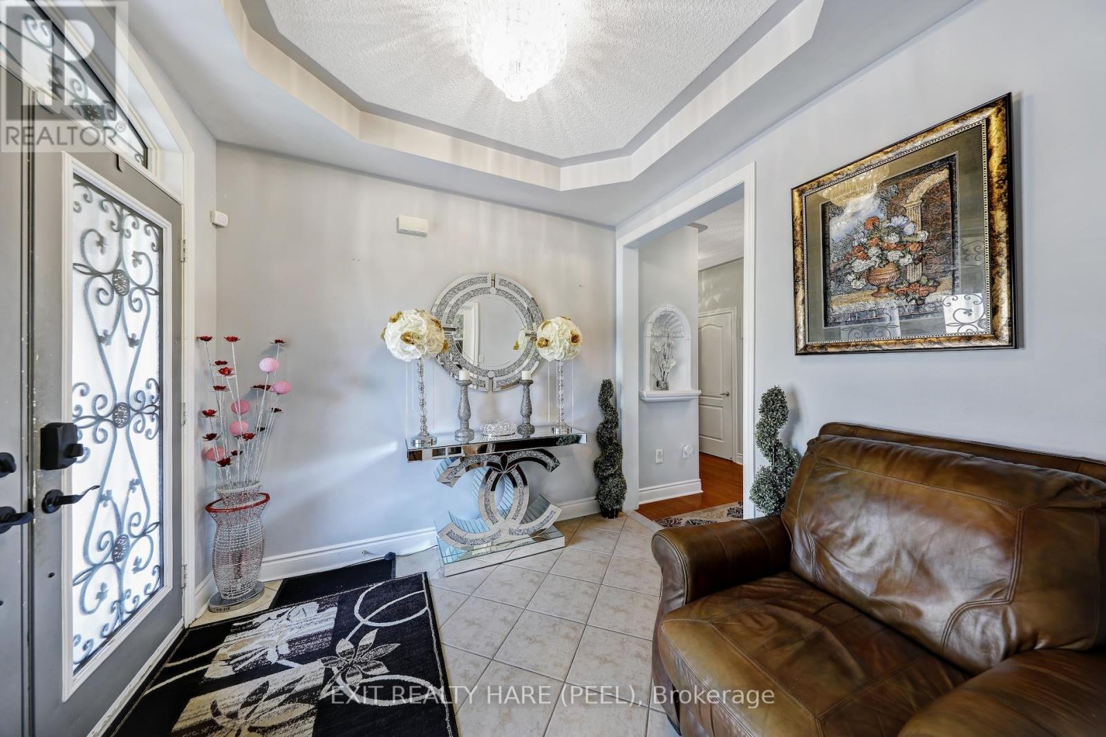 23 Fontainebleu Road, Brampton, Ontario  L6P 1Z1 - Photo 8 - W12359054