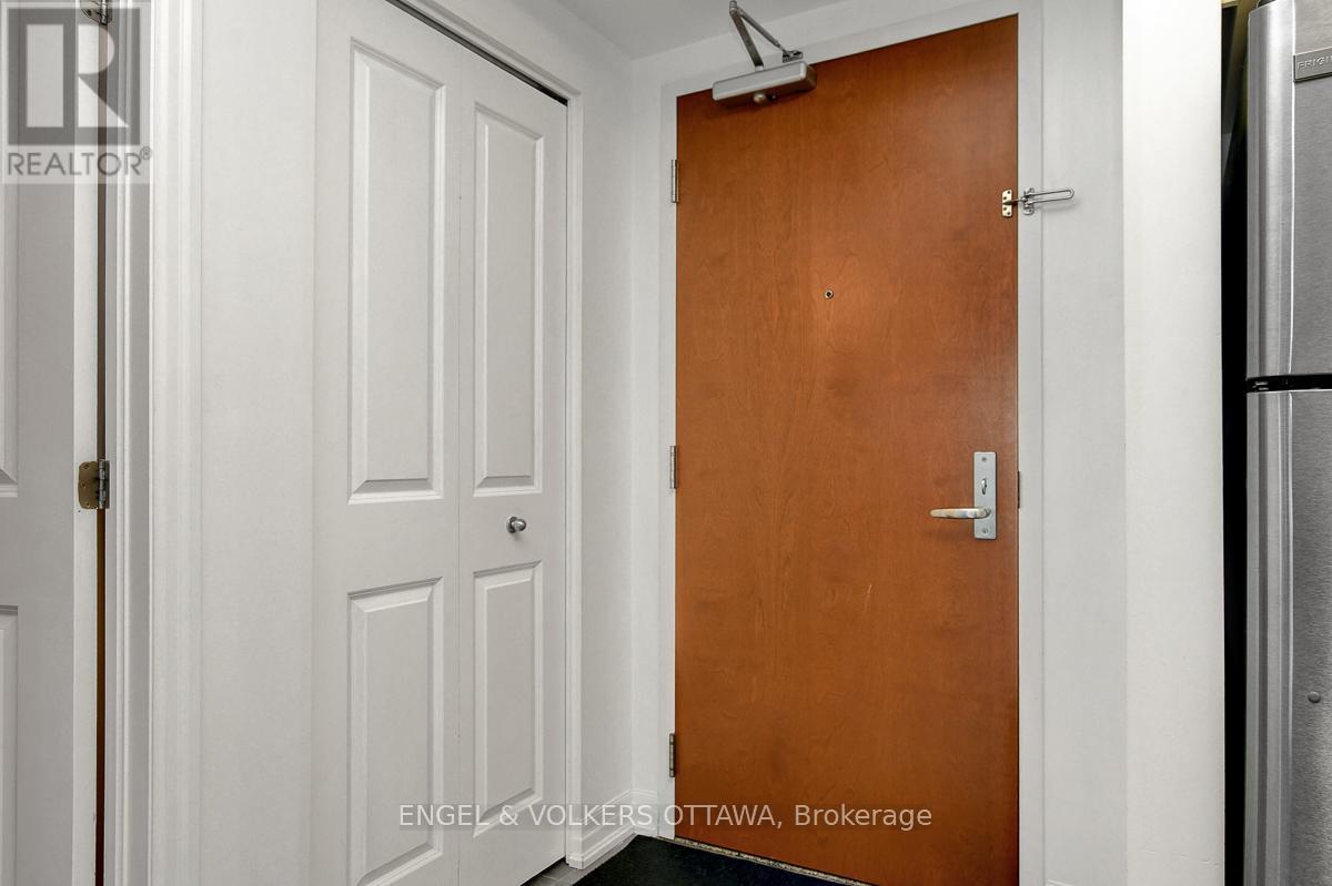 1305 - 242 Rideau Street, Ottawa, Ontario  K1N 0B7 - Photo 2 - X12359092