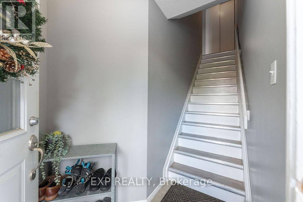 202 - 299 Castor Street, Russell, Ontario  K4R 1E9 - Photo 33 - X12359100