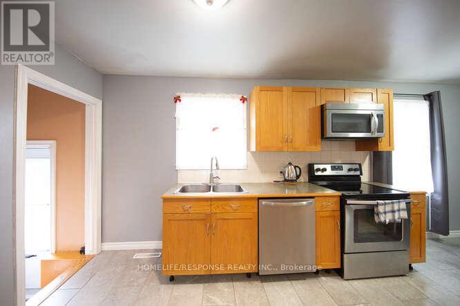 35 Parkdale Drive, Thorold, Ontario  L2V 2N5 - Photo 17 - X12358923