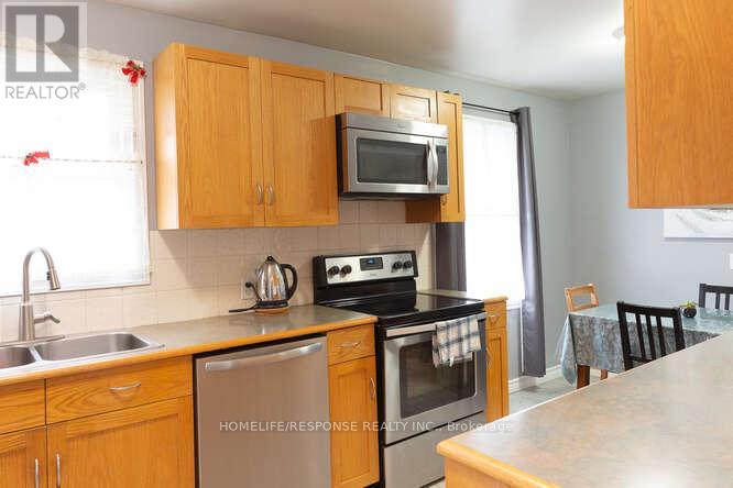 35 Parkdale Drive, Thorold, Ontario  L2V 2N5 - Photo 18 - X12358923