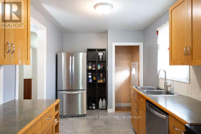 35 Parkdale Drive, Thorold, Ontario  L2V 2N5 - Photo 19 - X12358923