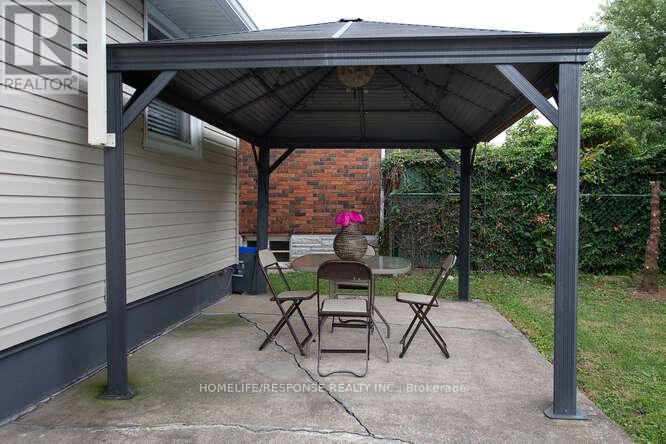 35 Parkdale Drive, Thorold, Ontario  L2V 2N5 - Photo 27 - X12358923