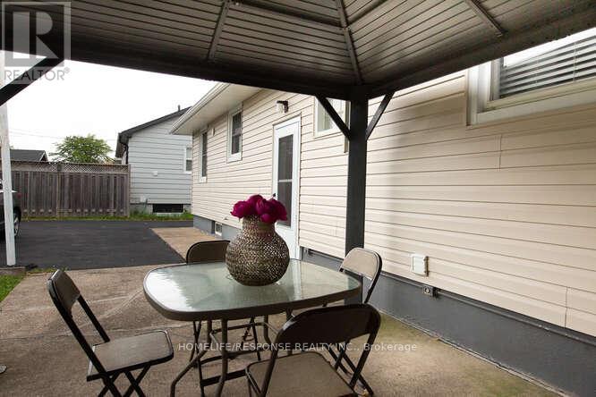 35 Parkdale Drive, Thorold, Ontario  L2V 2N5 - Photo 28 - X12358923