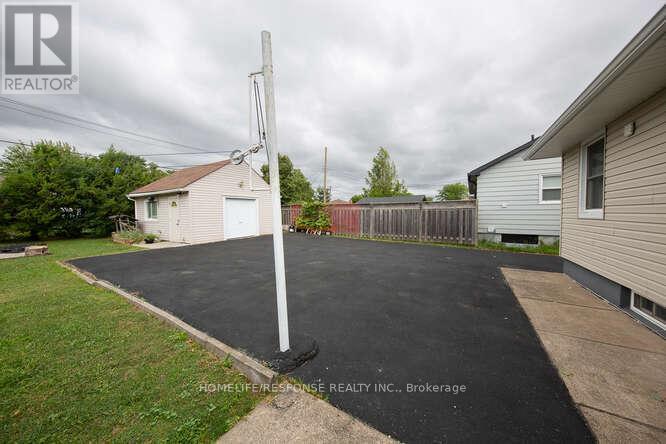 35 Parkdale Drive, Thorold, Ontario  L2V 2N5 - Photo 30 - X12358923