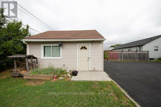 35 Parkdale Drive, Thorold, Ontario  L2V 2N5 - Photo 32 - X12358923