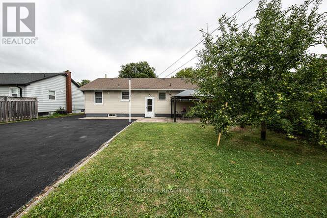 35 Parkdale Drive, Thorold, Ontario  L2V 2N5 - Photo 34 - X12358923