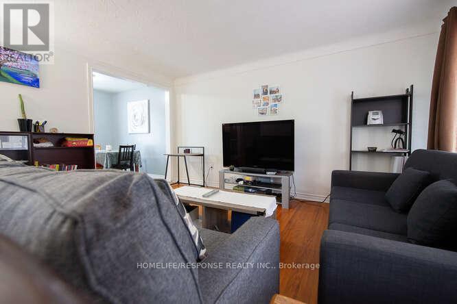 35 Parkdale Drive, Thorold, Ontario  L2V 2N5 - Photo 6 - X12358923