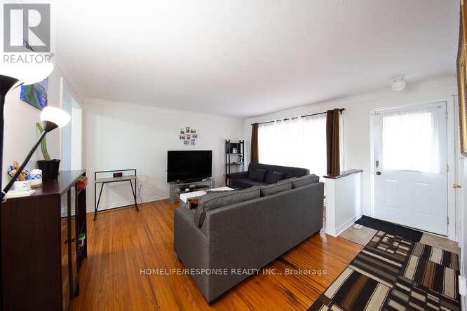 35 Parkdale Drive, Thorold, Ontario  L2V 2N5 - Photo 8 - X12358923