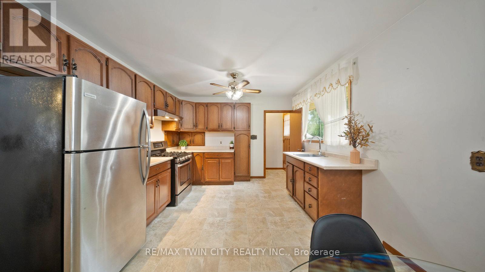 25 Kensington Avenue, Brantford, Ontario  N3R 3N6 - Photo 9 - X12358974
