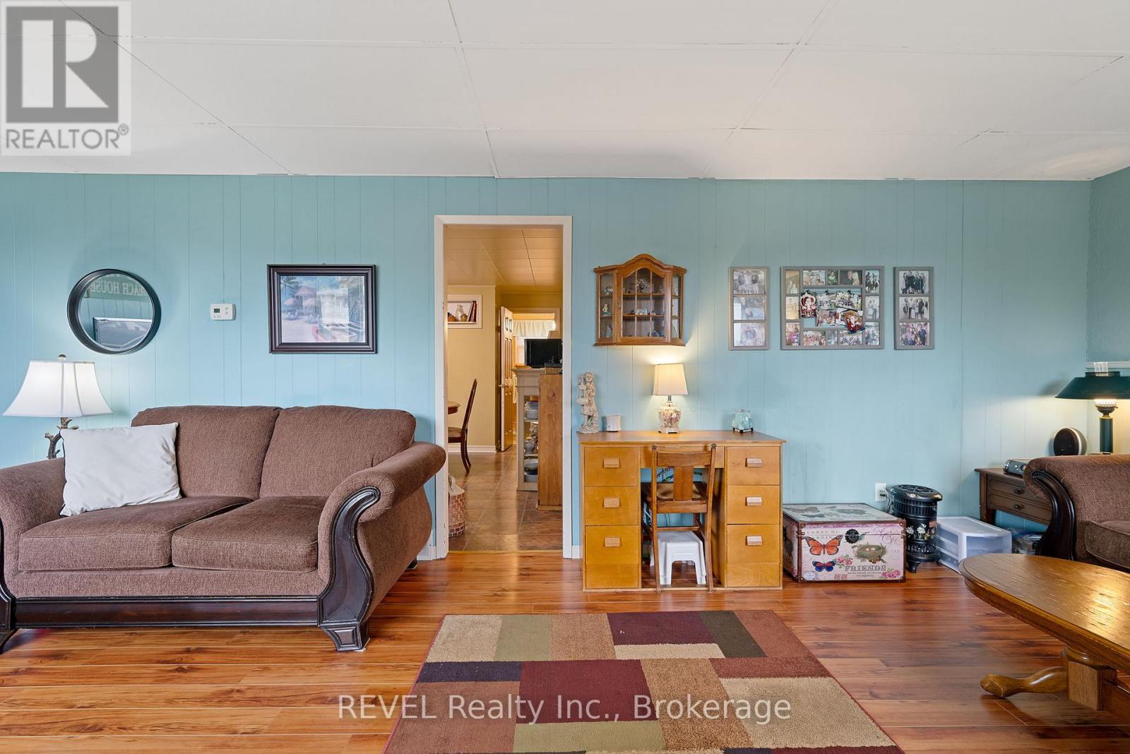 42 Douglas Street, Fort Erie, Ontario  L2A 3W5 - Photo 11 - X12359090