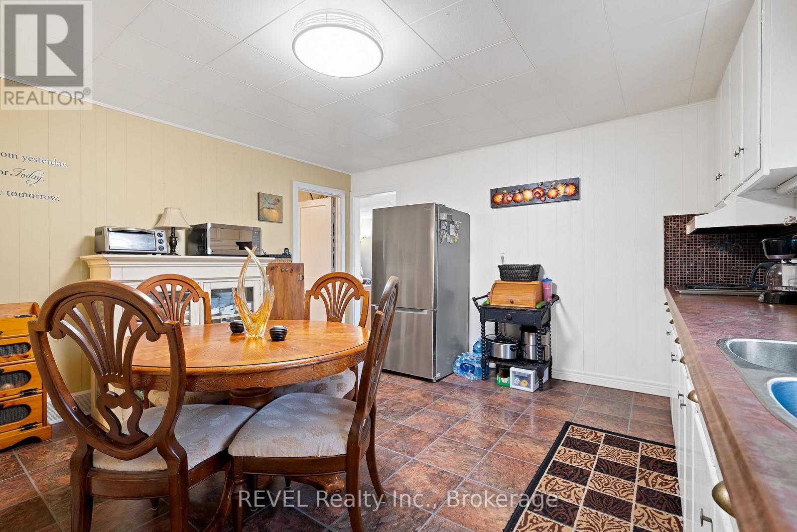 42 Douglas Street, Fort Erie, Ontario  L2A 3W5 - Photo 13 - X12359090