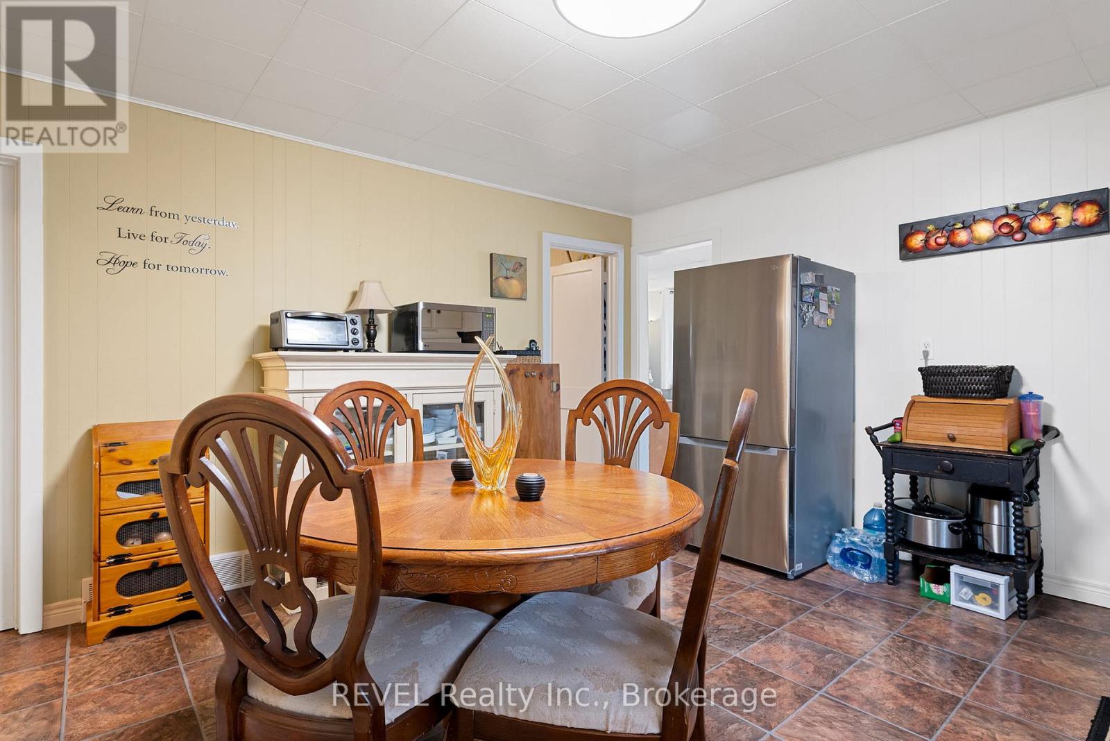 42 Douglas Street, Fort Erie, Ontario  L2A 3W5 - Photo 14 - X12359090