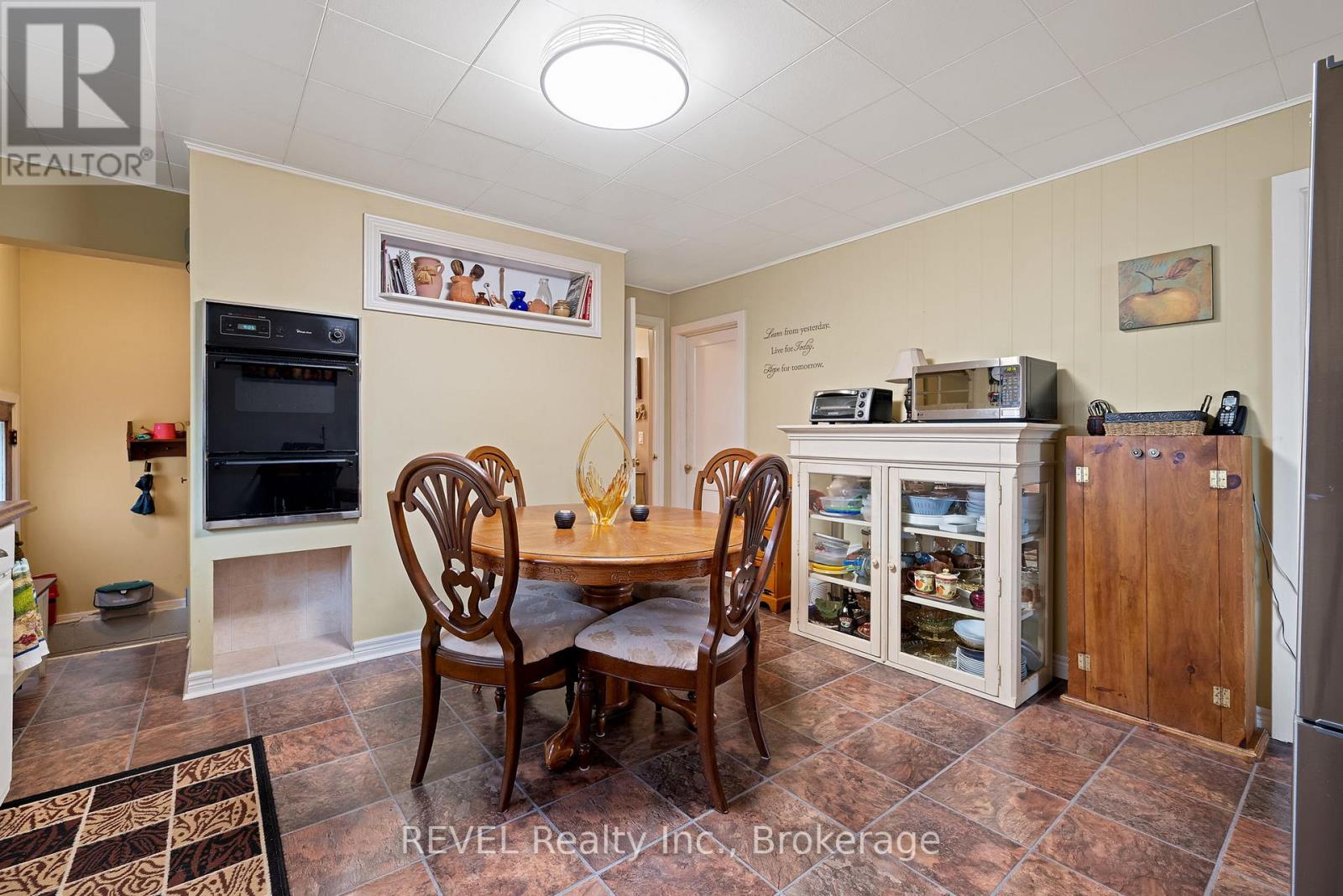 42 Douglas Street, Fort Erie, Ontario  L2A 3W5 - Photo 16 - X12359090