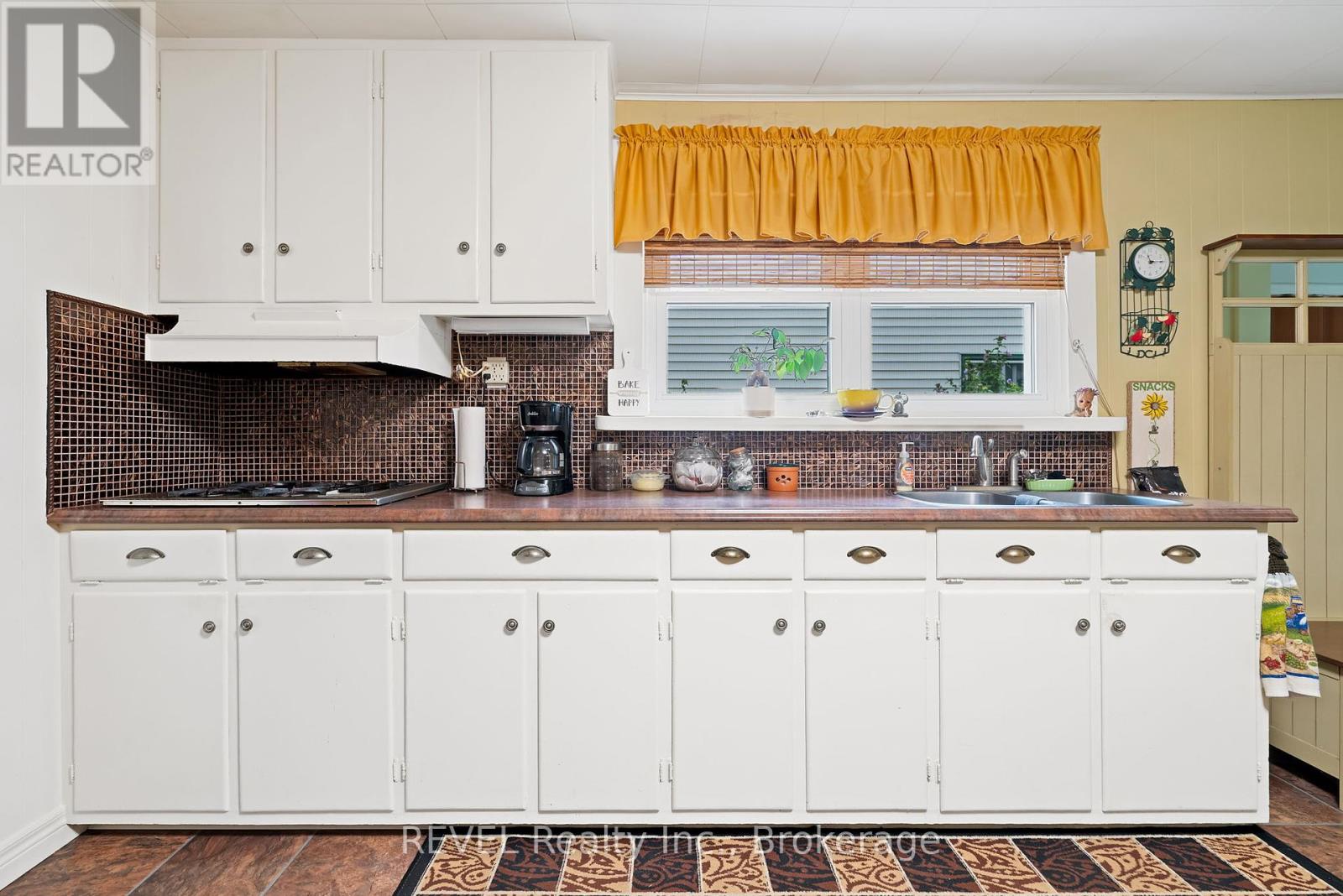 42 Douglas Street, Fort Erie, Ontario  L2A 3W5 - Photo 17 - X12359090