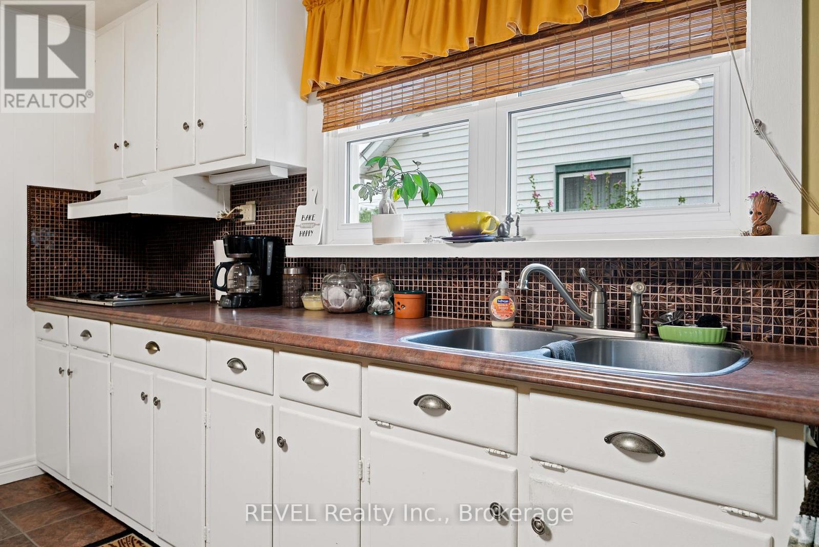 42 Douglas Street, Fort Erie, Ontario  L2A 3W5 - Photo 18 - X12359090