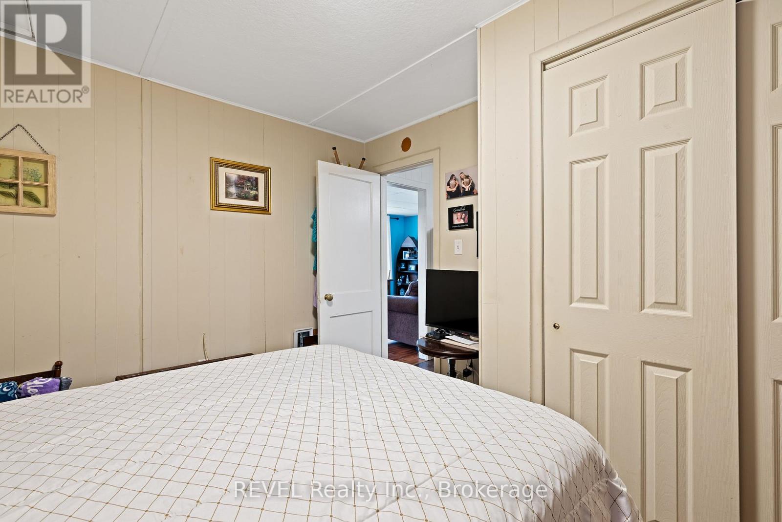 42 Douglas Street, Fort Erie, Ontario  L2A 3W5 - Photo 21 - X12359090