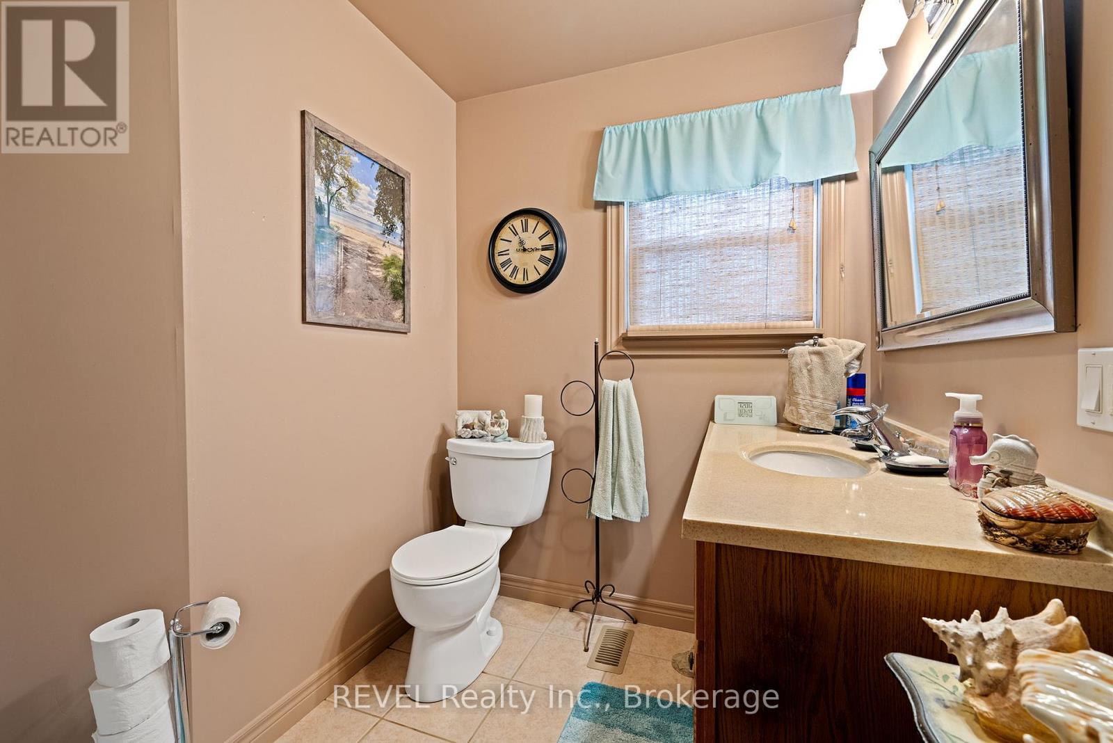 42 Douglas Street, Fort Erie, Ontario  L2A 3W5 - Photo 22 - X12359090