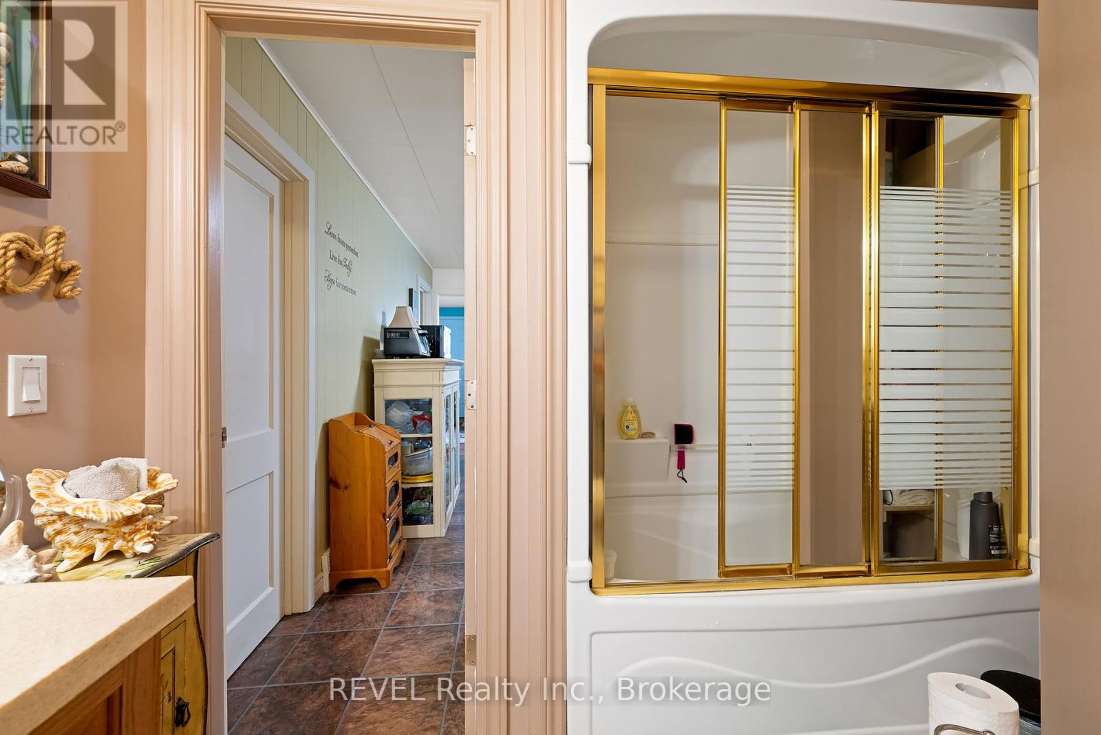 42 Douglas Street, Fort Erie, Ontario  L2A 3W5 - Photo 23 - X12359090