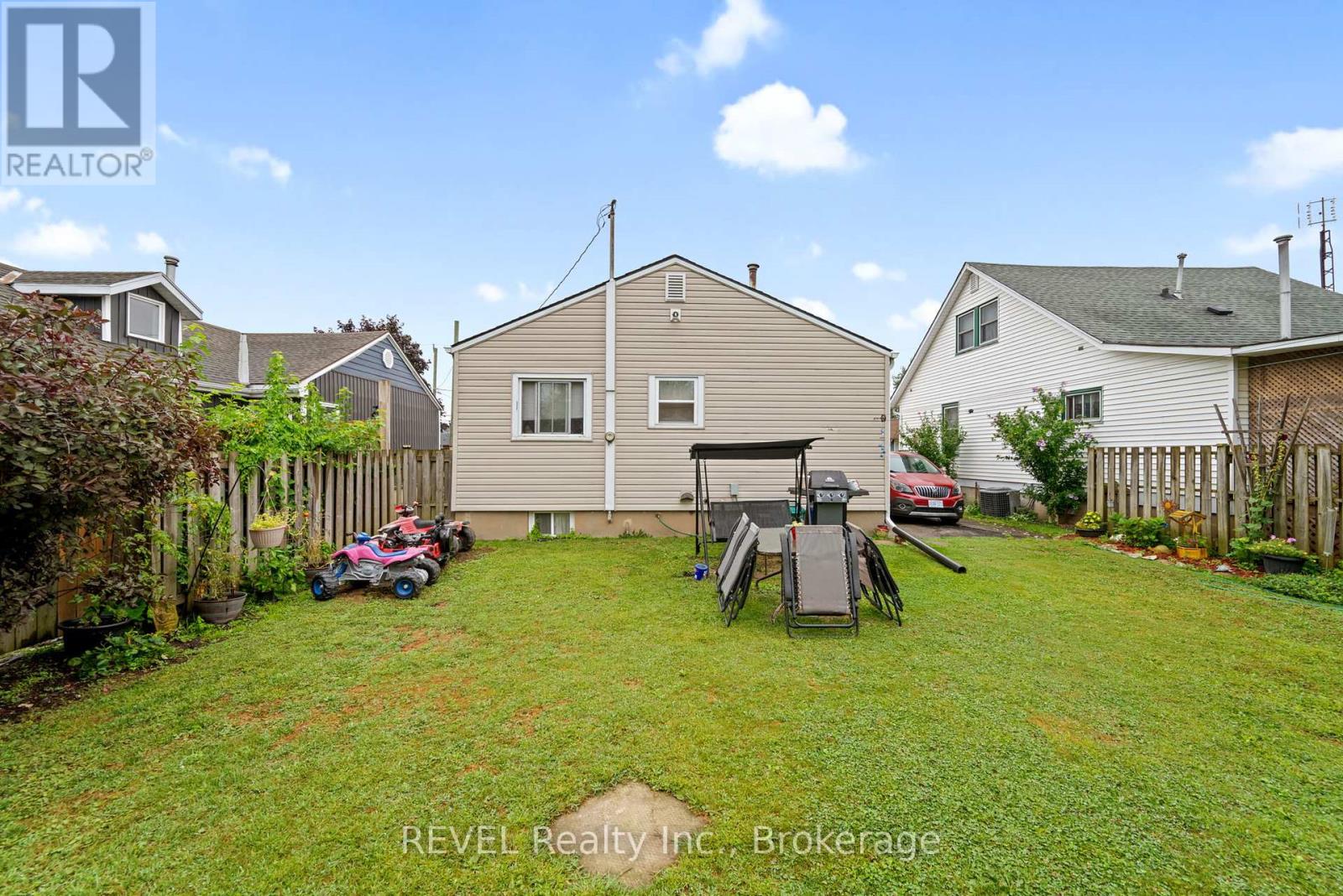 42 Douglas Street, Fort Erie, Ontario  L2A 3W5 - Photo 27 - X12359090