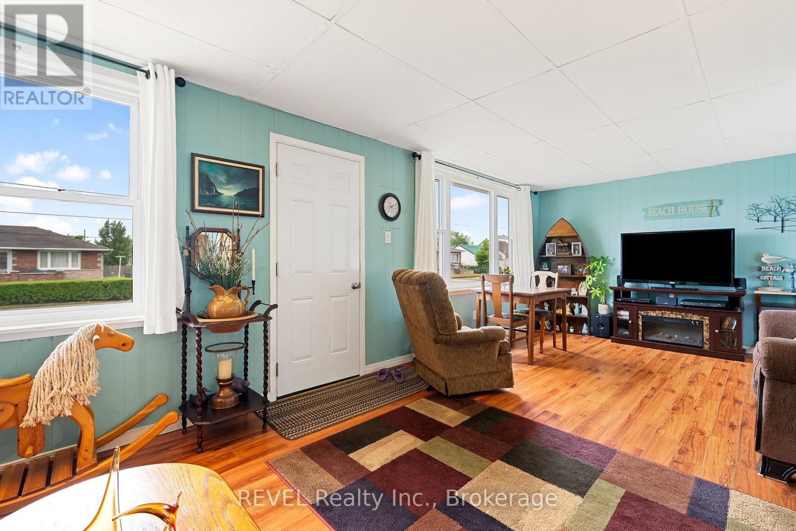 42 Douglas Street, Fort Erie, Ontario  L2A 3W5 - Photo 6 - X12359090