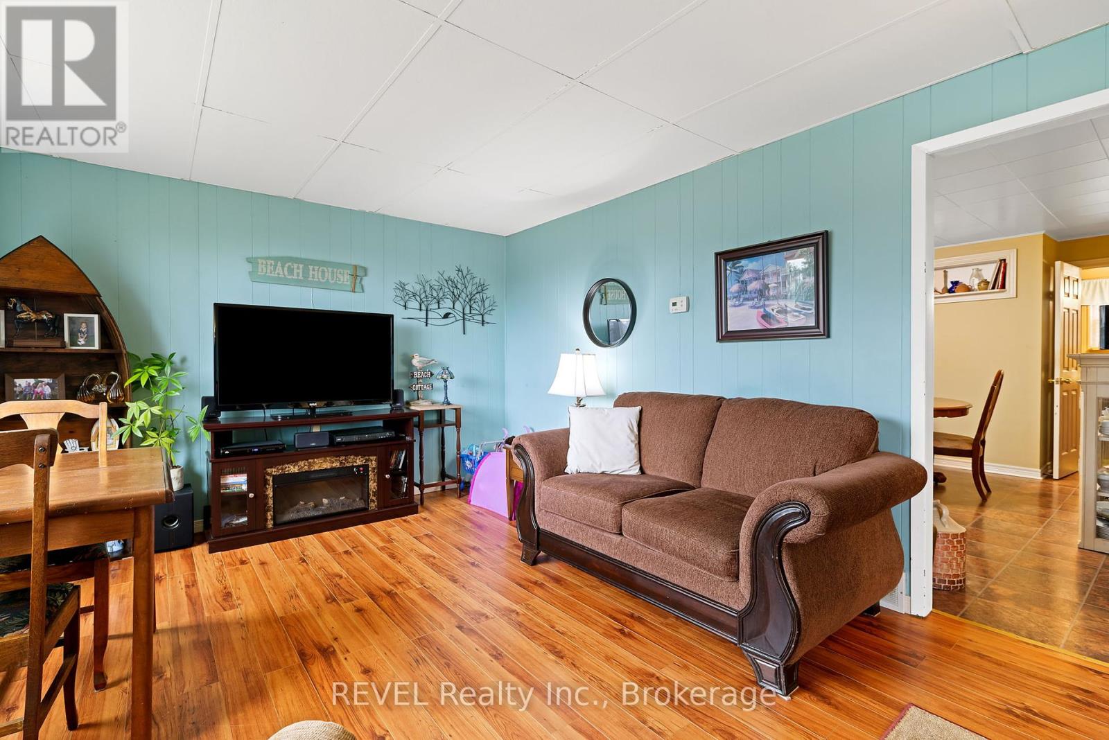 42 Douglas Street, Fort Erie, Ontario  L2A 3W5 - Photo 8 - X12359090