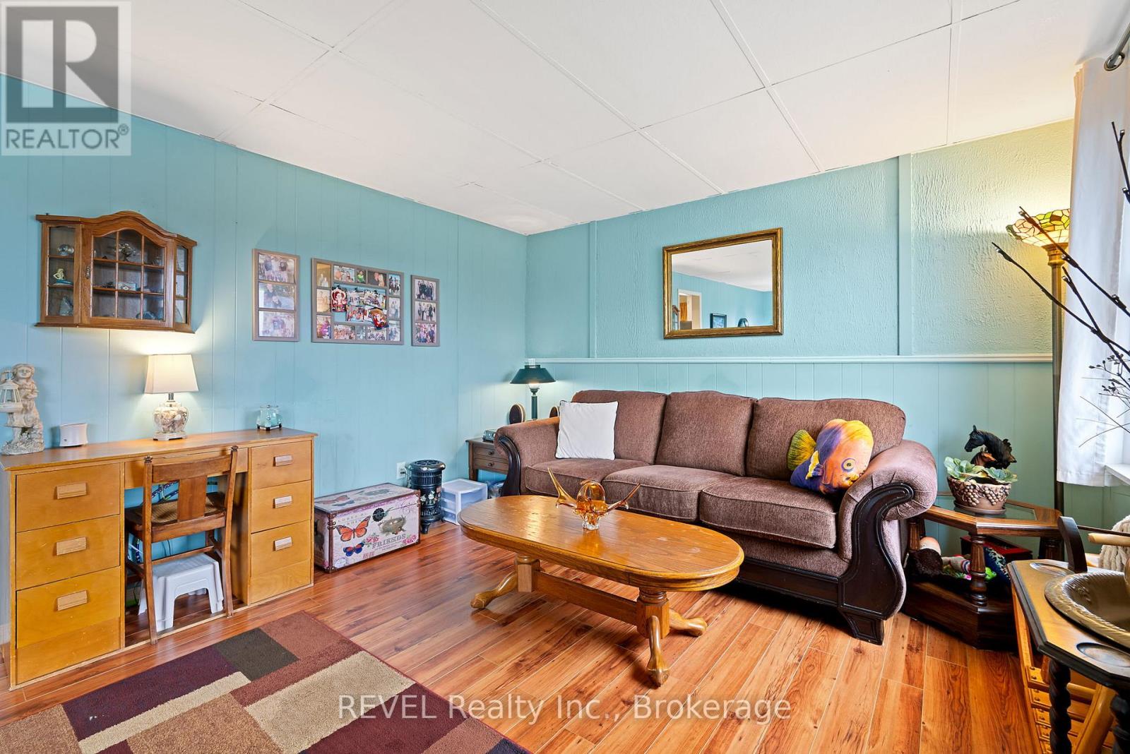 42 Douglas Street, Fort Erie, Ontario  L2A 3W5 - Photo 9 - X12359090