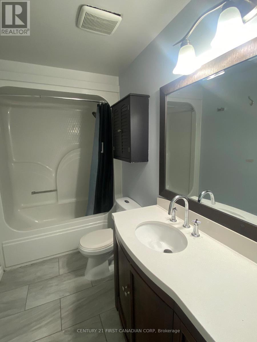 53 - 50 Chapman Court, London North, Ontario  N6G 5E1 - Photo 9 - X12359252
